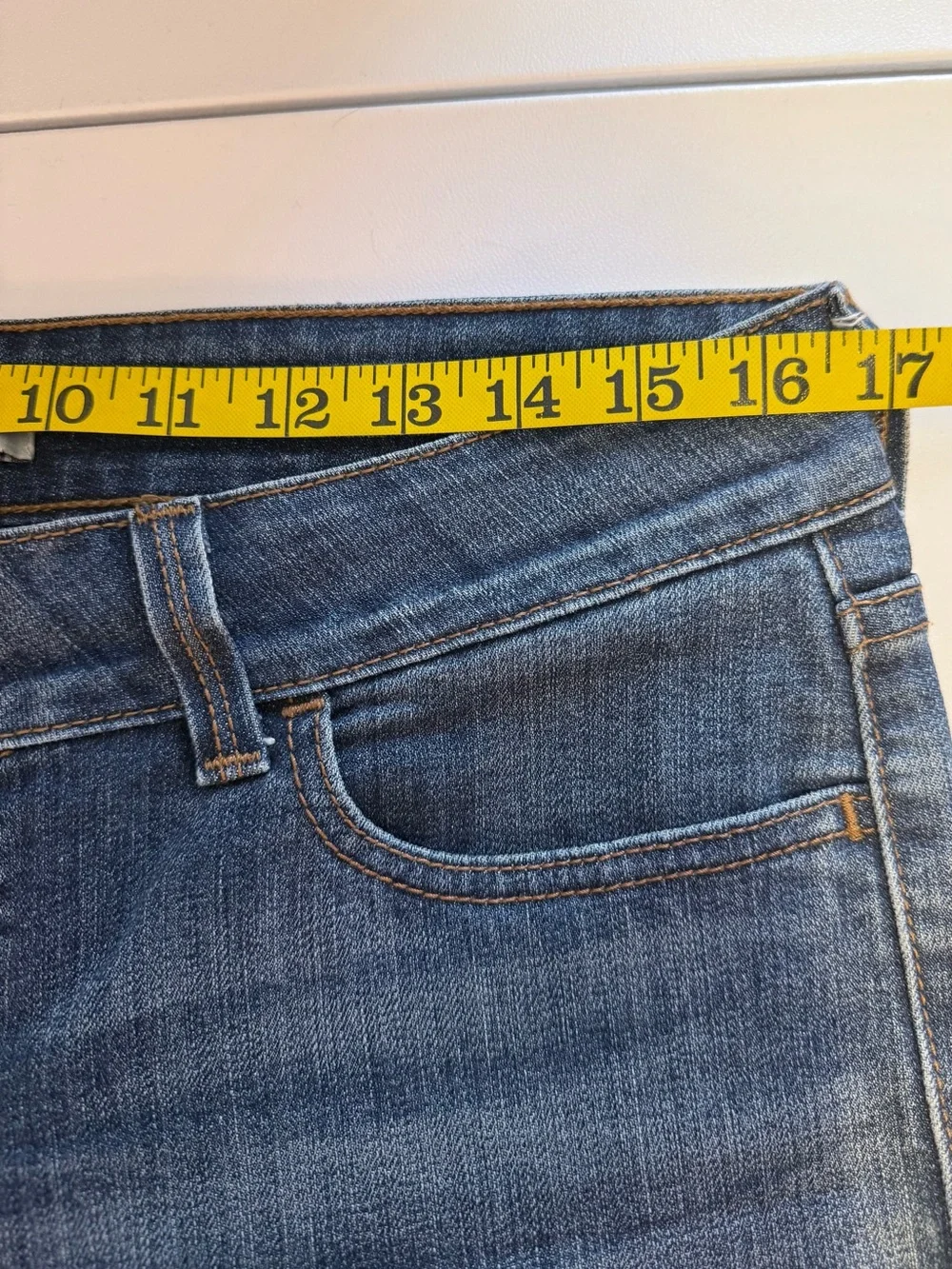 Levi’s 528 Bootcut Jeans Women’s Blue Denim Distressed Fade Stretch size 8 EUC
